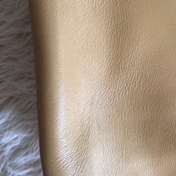 Tod’s large shoulder bag classic style in cream! - Picture 8 of 8